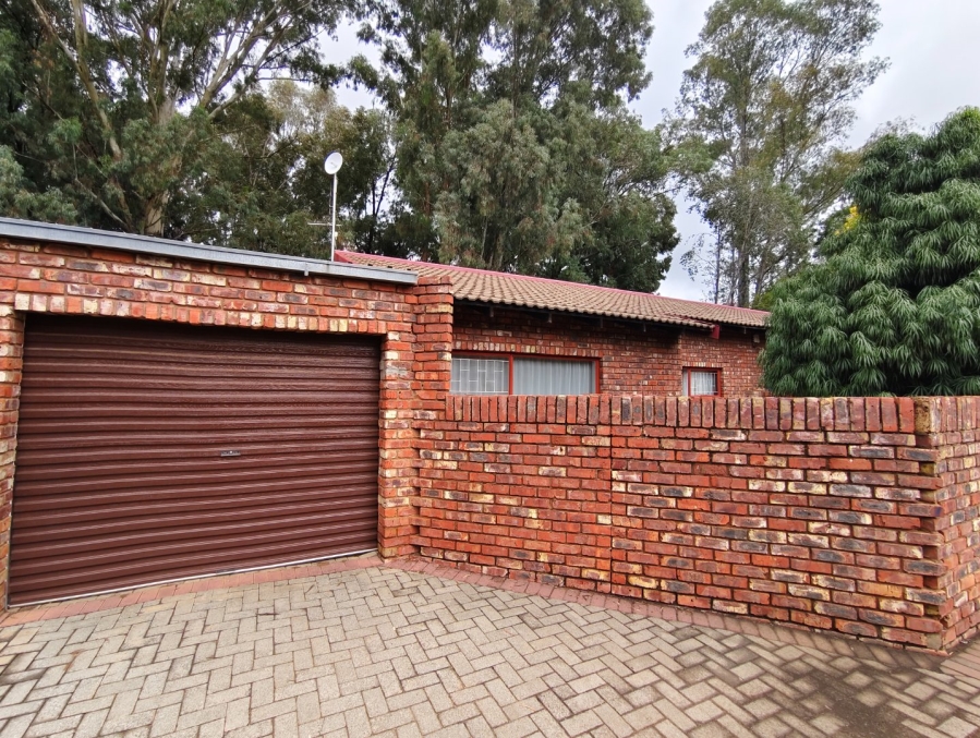 2 Bedroom Property for Sale in Langenhovenpark Free State